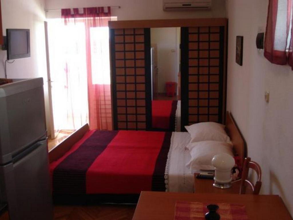 Studios Ana Mari Komiza Room photo