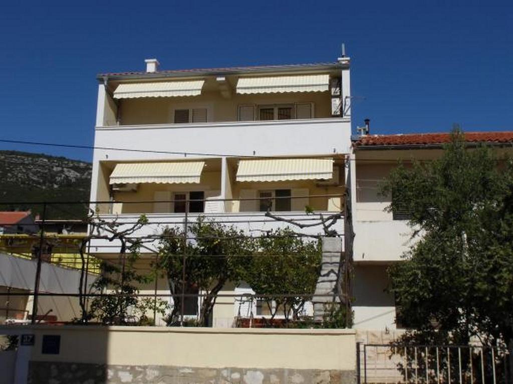 Studios Ana Mari Komiza Exterior photo